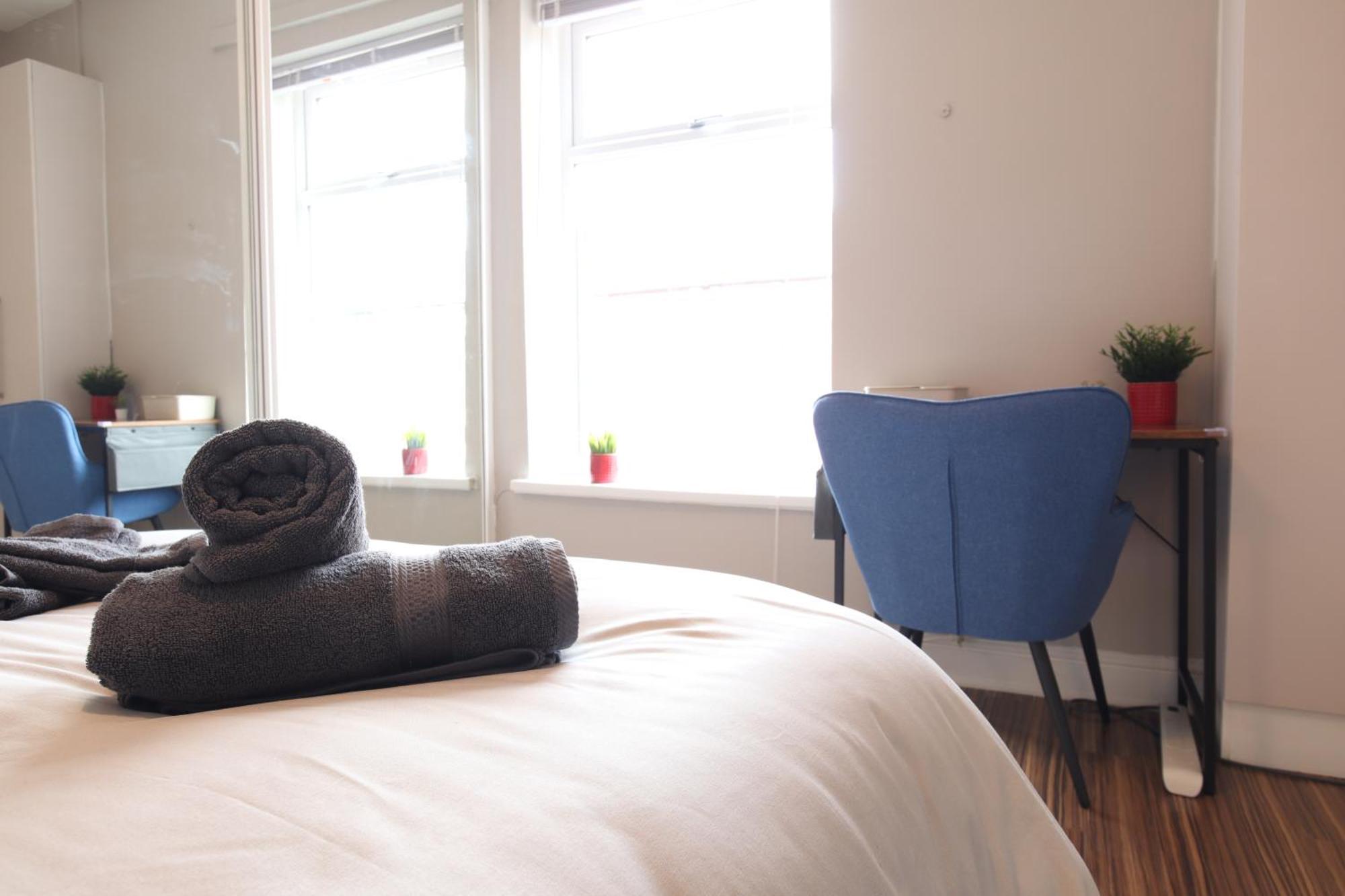 2-Bedroom, Free Parking, High Speed Wi-Fi, Swinton מנצ'סטר מראה חיצוני תמונה