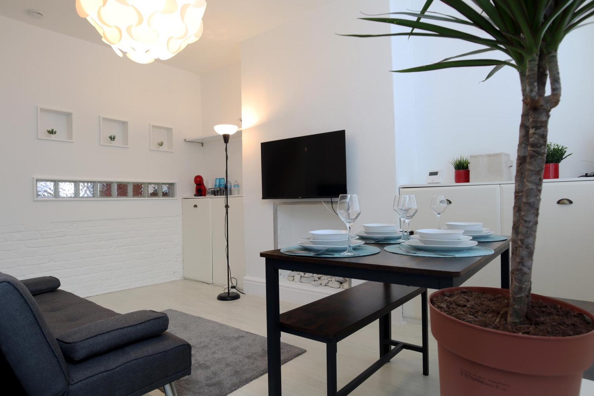 2-Bedroom, Free Parking, High Speed Wi-Fi, Swinton מנצ'סטר מראה חיצוני תמונה