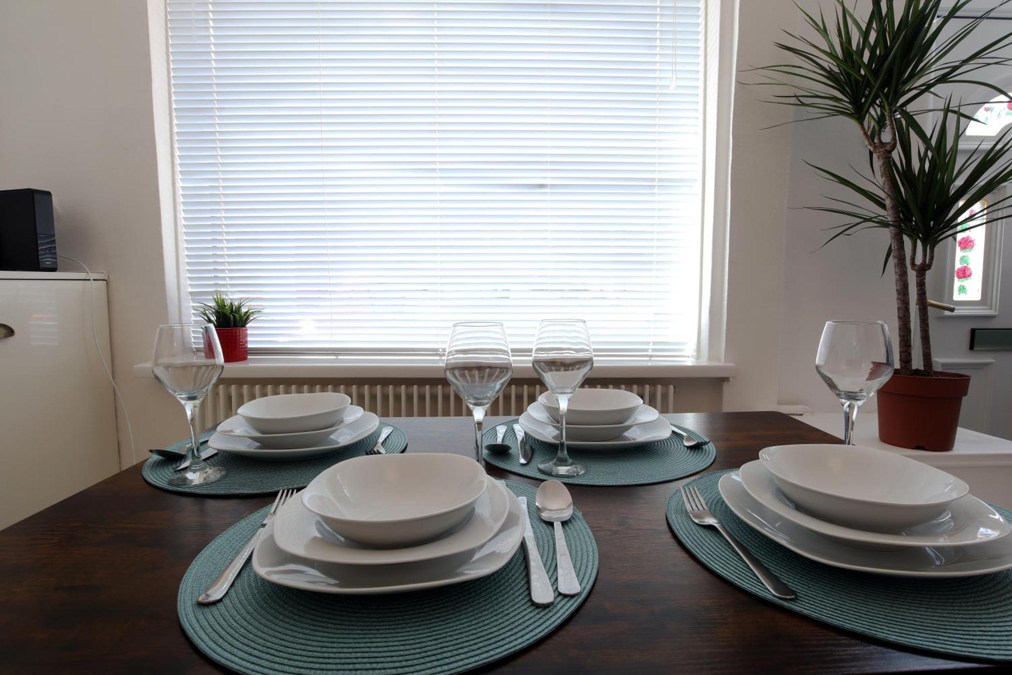 2-Bedroom, Free Parking, High Speed Wi-Fi, Swinton מנצ'סטר מראה חיצוני תמונה