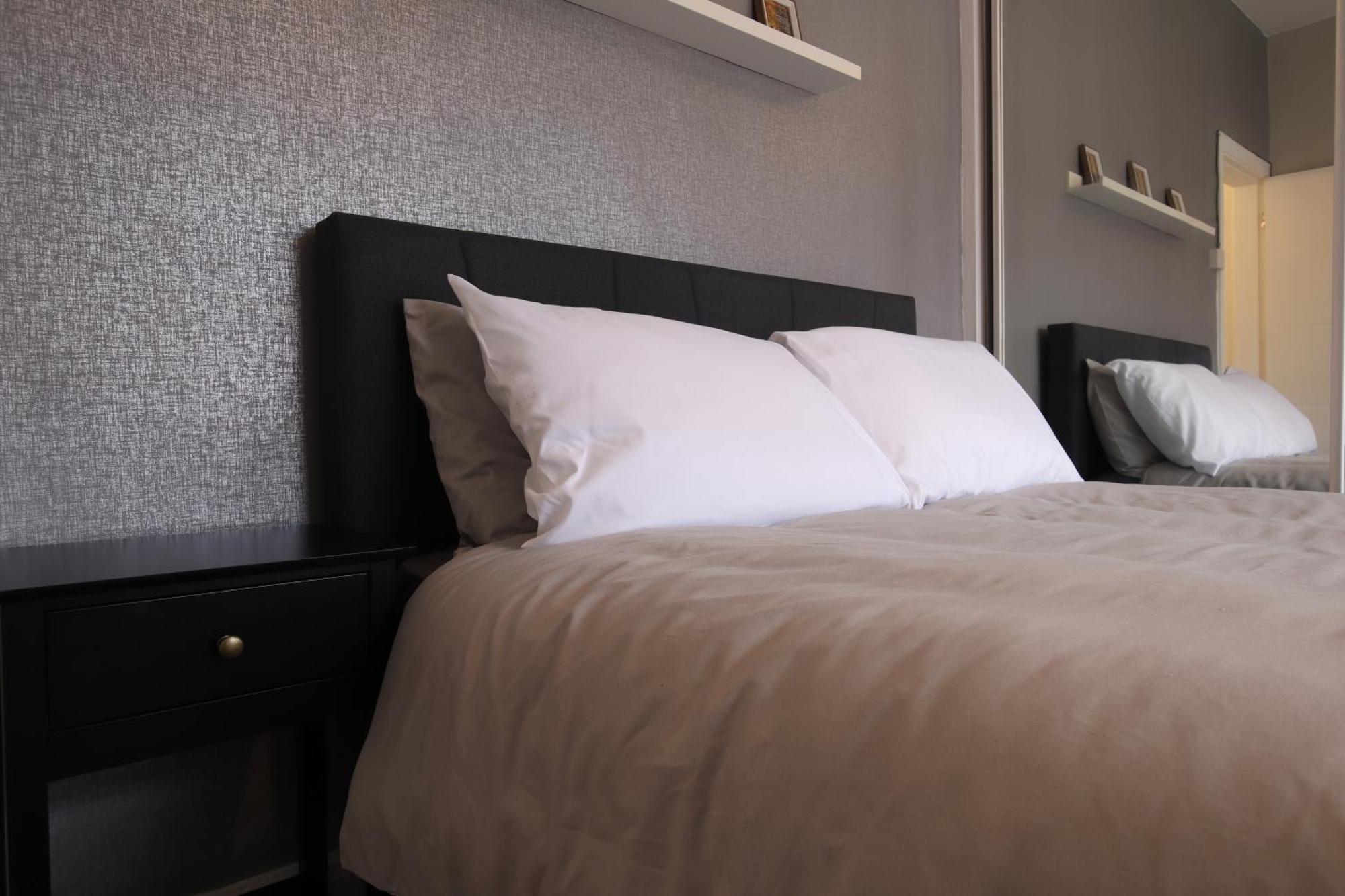 2-Bedroom, Free Parking, High Speed Wi-Fi, Swinton מנצ'סטר מראה חיצוני תמונה